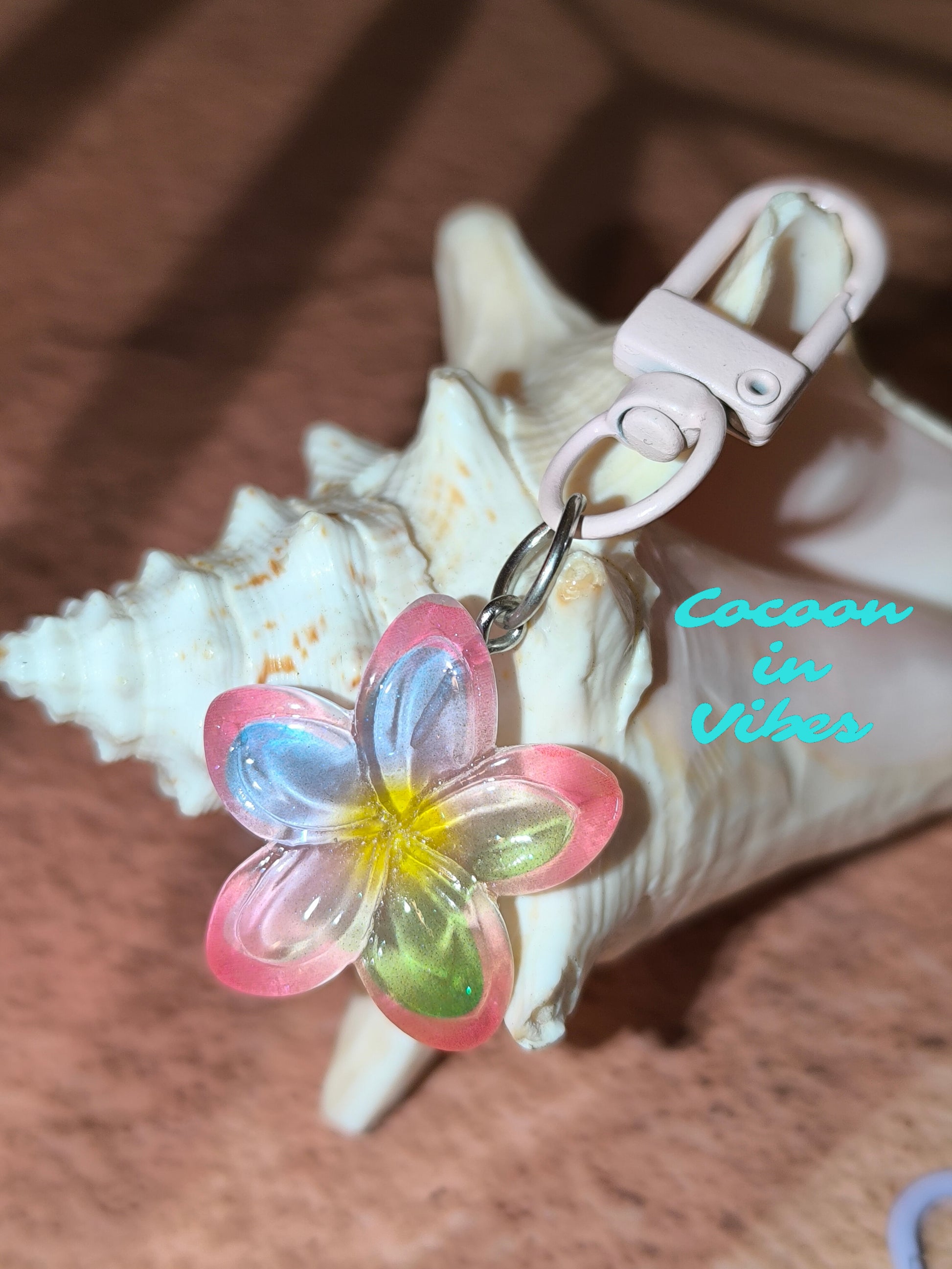 Bijoux de sac / Porte-clés Fleur de Monoï Multicolore - Éclat des îles au bout de vos clés