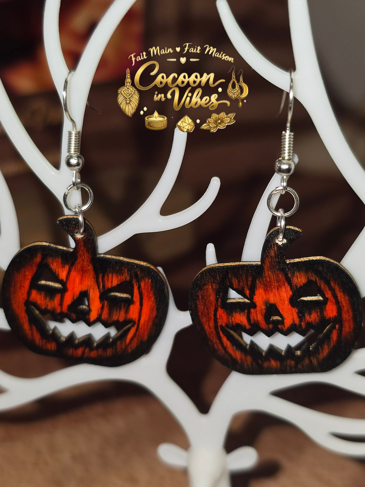 Boucles d'oreilles Artisanales en Bois « Citrouille Ténébreuse » - Collection Éphémère Halloween