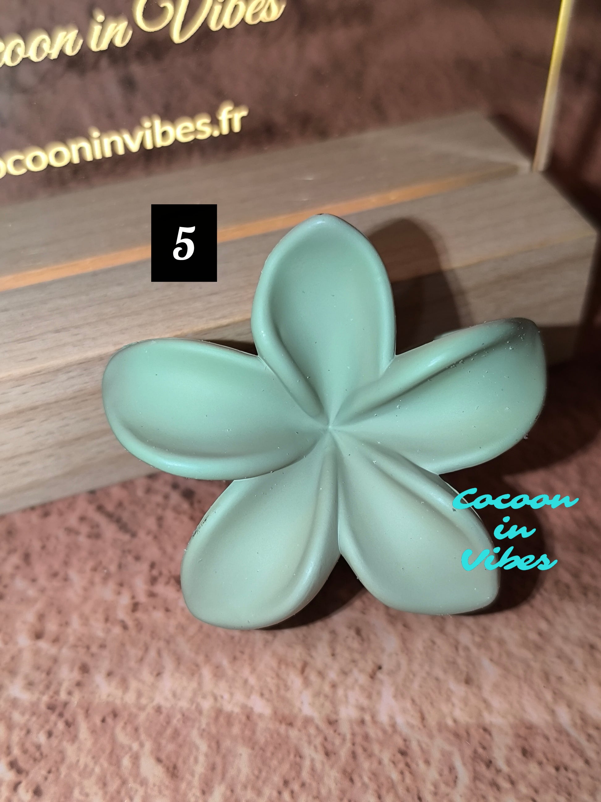 Pinces fleurs de Monoï dégradées 6 cm – Évasion sous les Tropiques… dans vos cheveux !