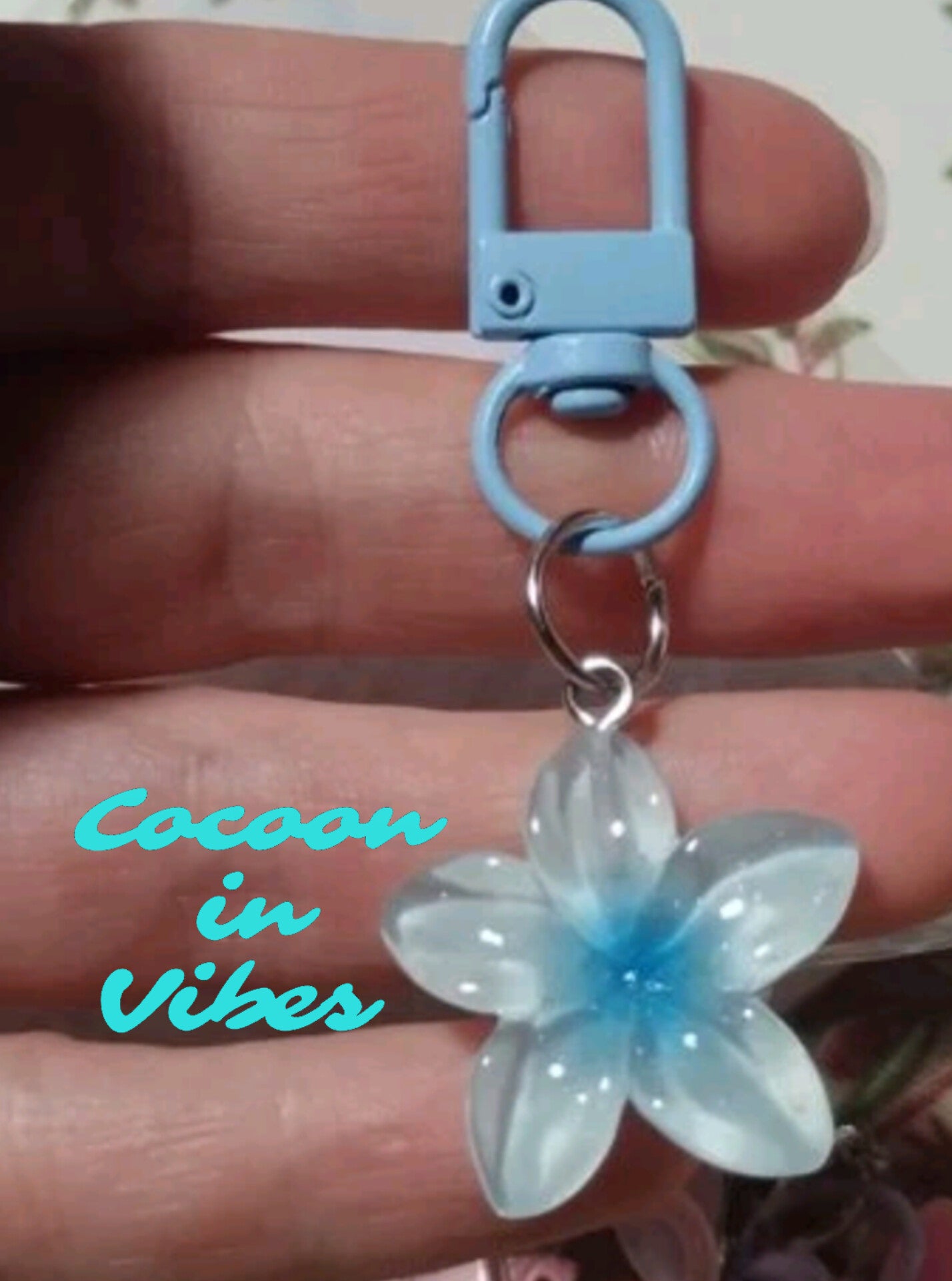 Bijou de Sac / Porte-Clés Fleur de Monoï – L’essence des iles toujours avec vous