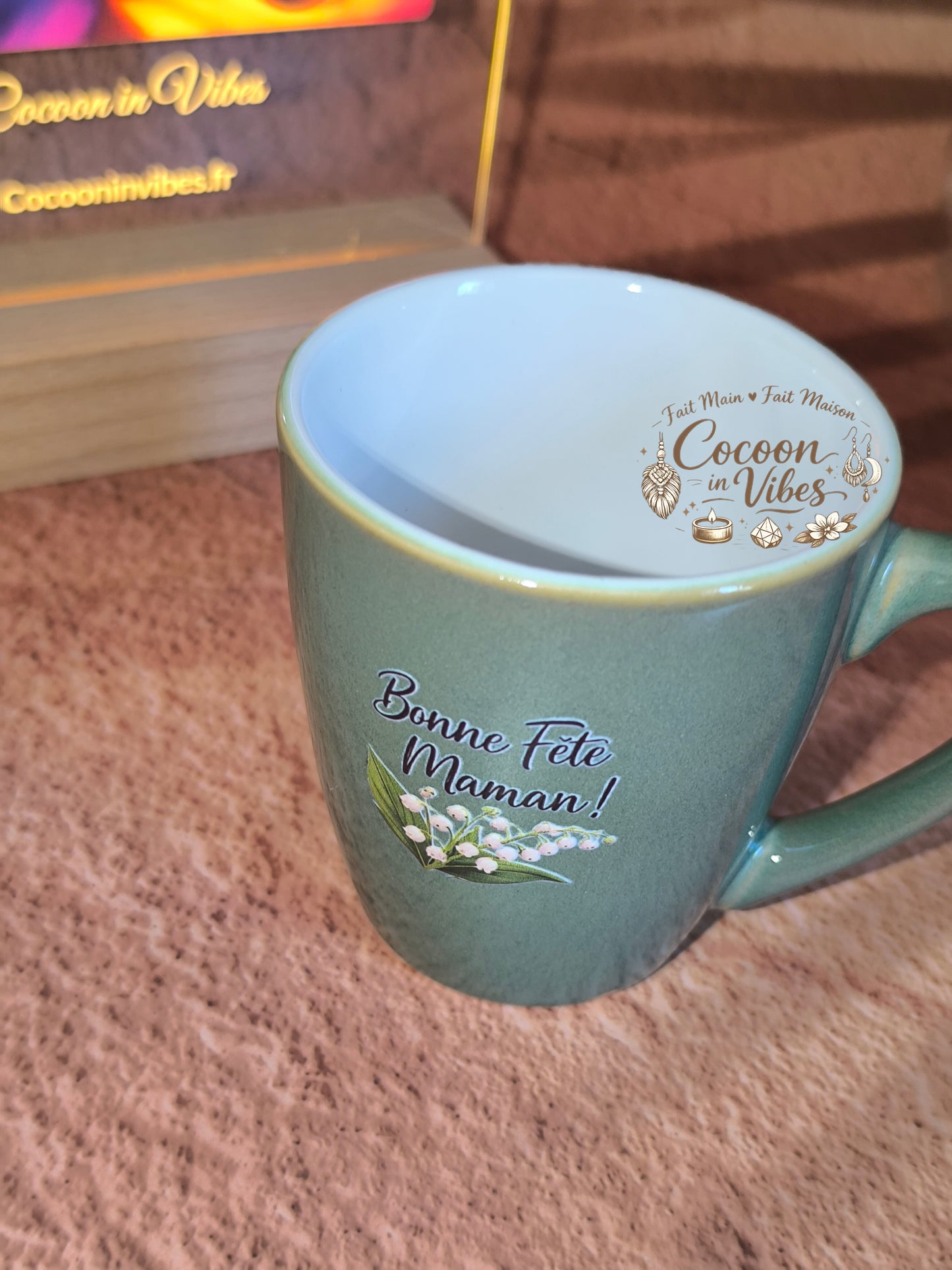 Tasse "Fête des Mères" Vert Gris – BONNE FÊTE MAMAN ! – Pièce unique, création artisanale Cocoon in Vibes