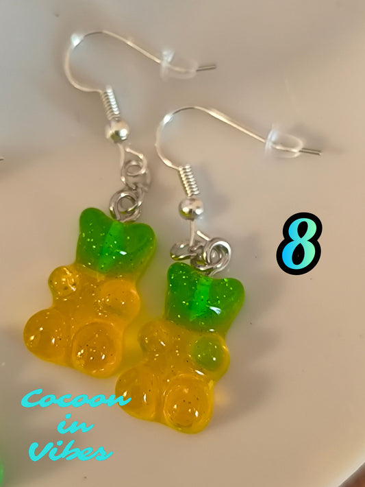 Boucles d’oreilles Nounours Gélifiés – N°8 Tête Verte → Corps Jaune Translucide Pailletée (Création artisanale Cocoon In Vibes)