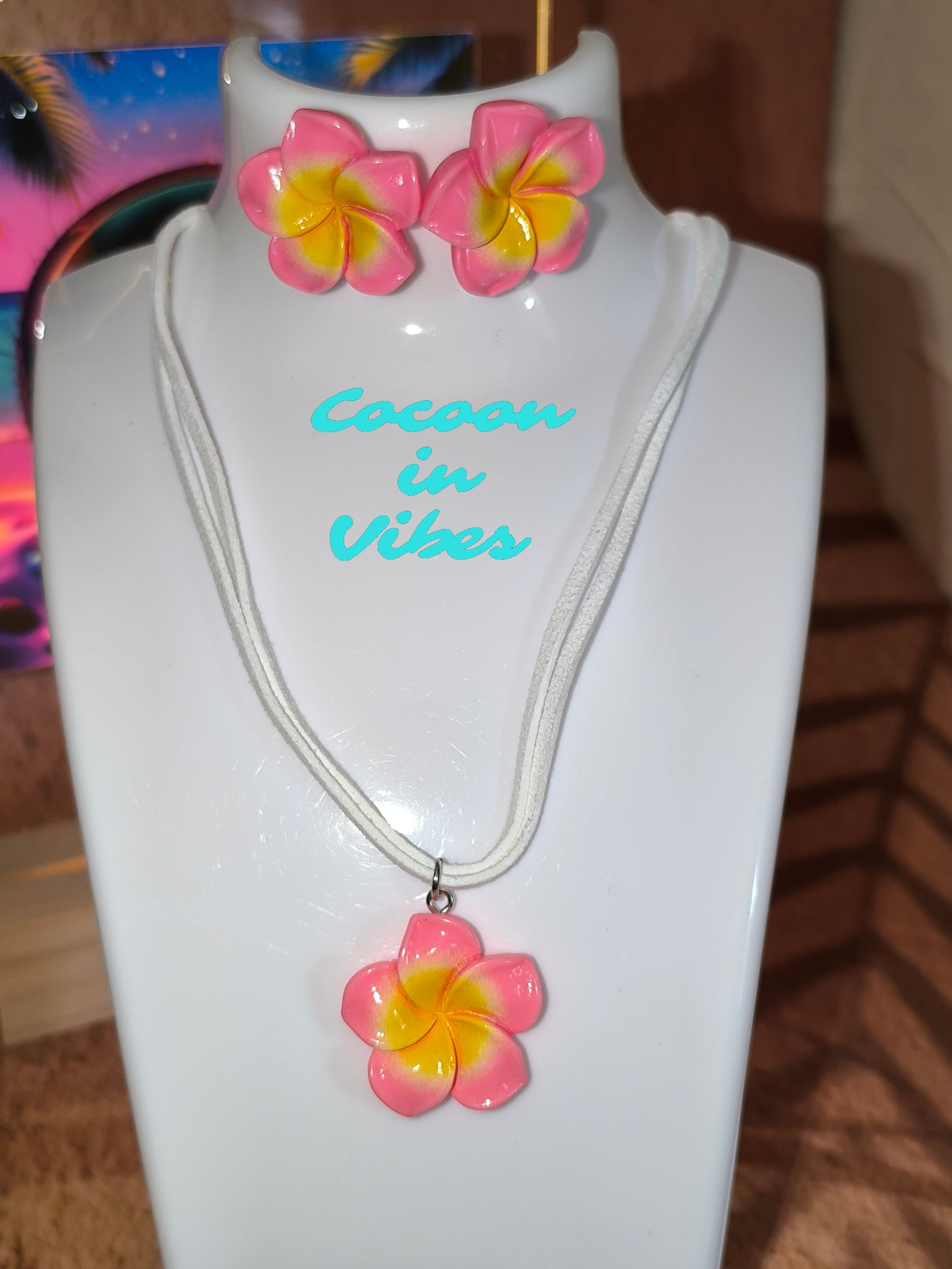 Parure collier et boucles d'oreilles Fleur de Monoï – Le souffle des iles autour de vous